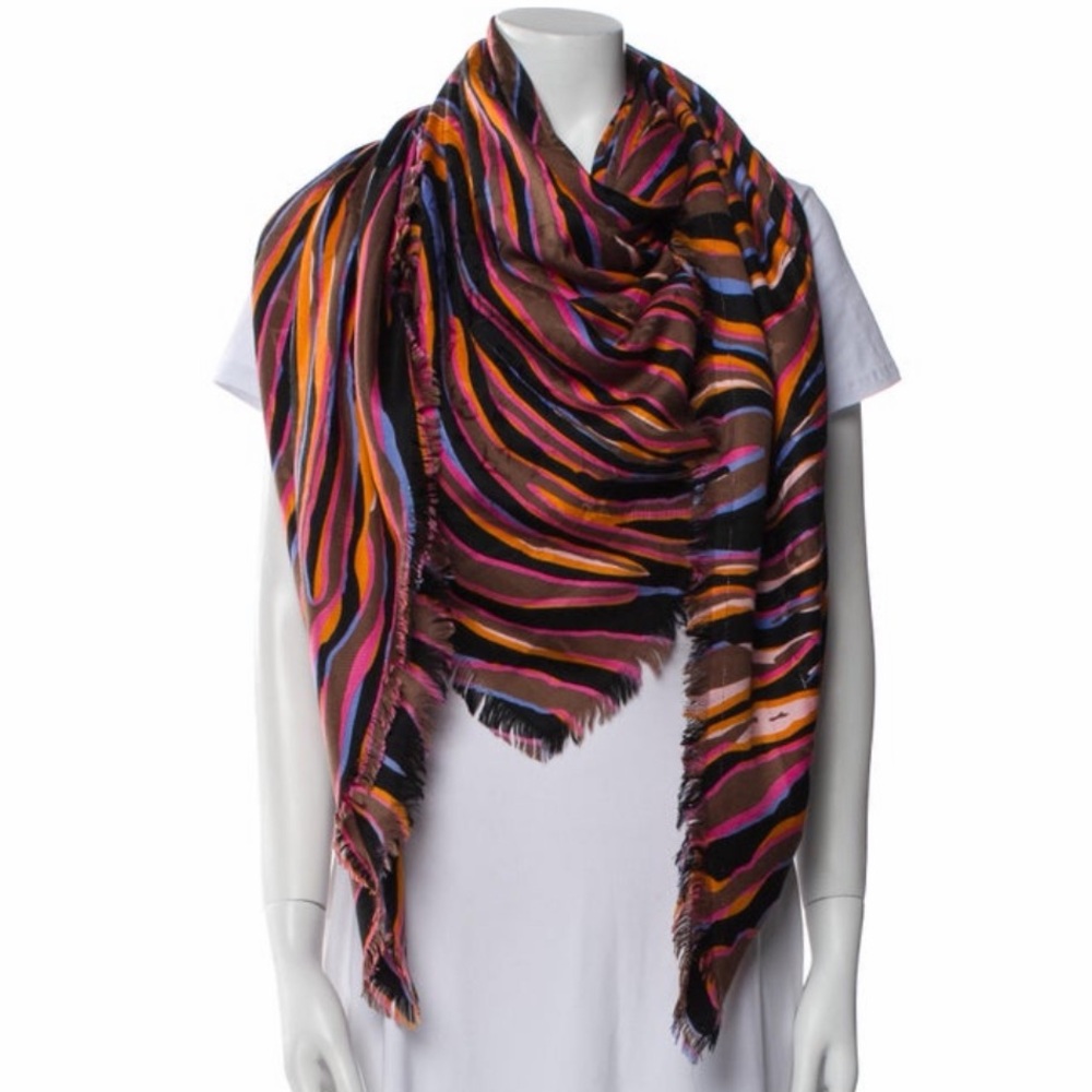 LOUIS VUITTON Monogram Zebra Mocca Shawl - Picture 5 of 5